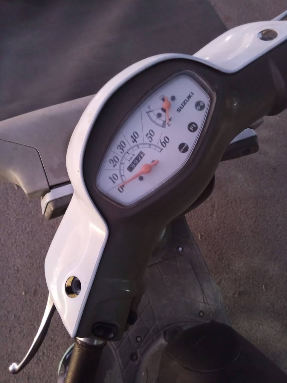 السلام عليكم 
دراجة سازوكي ياباني سرعة 60 
الدراجة نظيفة كلش اخت الجديدة
نظرة سلف وهندر 
مابيها اي نقص 
للبيع ب300 وبيها مجال قليل للشراي 

***********
