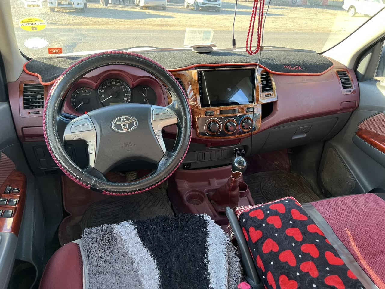 سلام عليكم 
بكم هايلوكس للبيع سعودي 
موديل 2014 كلين 
كير ومحرك شرط 
تواير وصدر جدد
السعر 200 وبيها مجال للطيبين 
الرقم ***********
