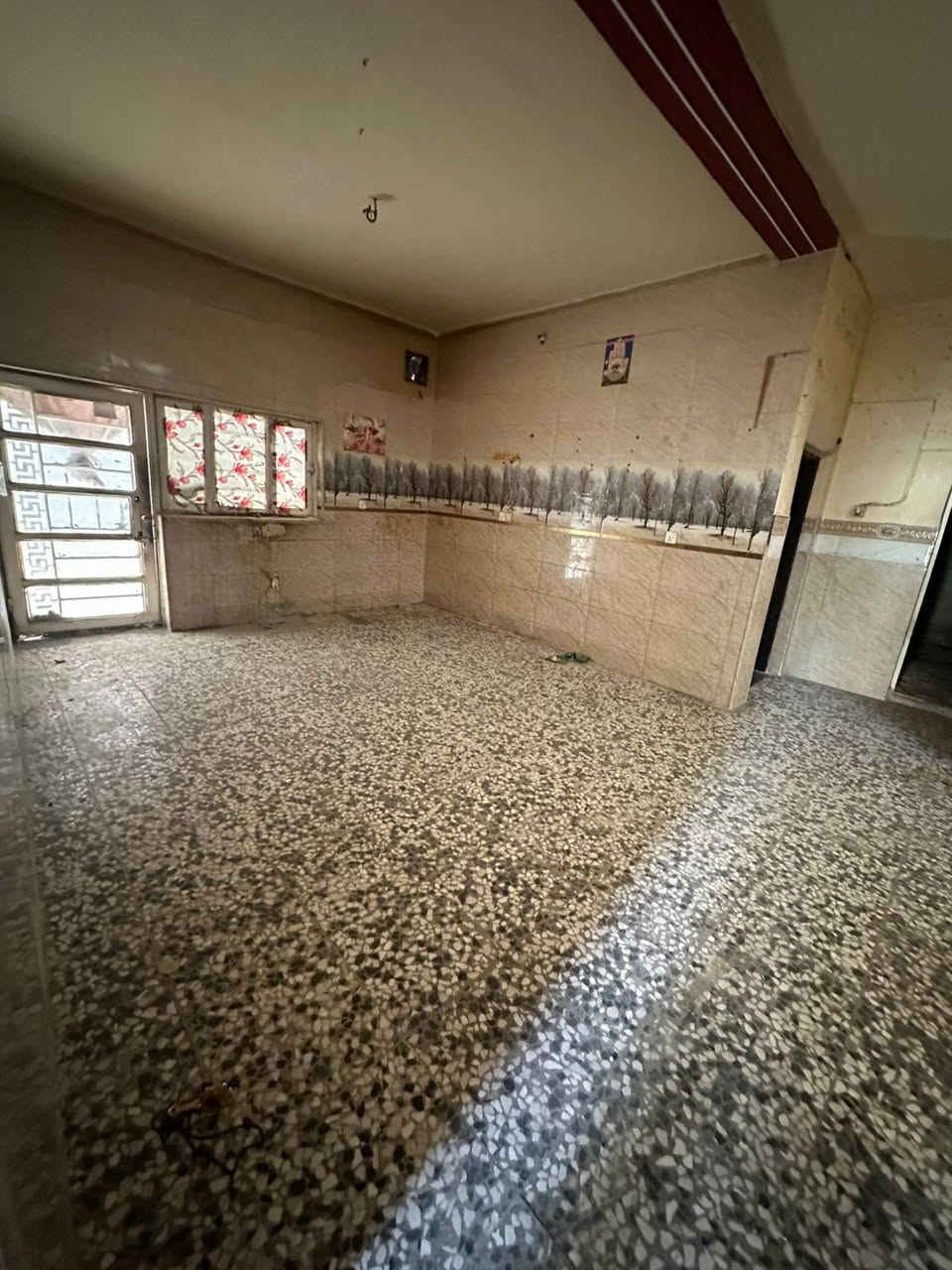 السلام عليكم مكتب عقارات الشمس  مقابيل المستشفى التركي !!!
                         بإدارة ((أحمد الگريطي))
                    
    ☎️*********** 
                        ☎️*********** 

🏠دار للايجار مساحه ٢٥٠م طابقين يحتوي على ثلاث غرف وصاله وكليدور ومطبخ ومجمع صحيات وكراج سياره وحديقه

⁦^⁠_⁠_⁠_⁠_⁠_⁠_⁠_⁠_⁠_⁠^⁩⁦(⁠◍⁠•⁠ᴗ⁠•⁠◍⁠)⁩⁦(⁠◍⁠•⁠ᴗ⁠•⁠◍⁠)⁩⁦^⁠_⁠_⁠_⁠_⁠_⁠_⁠_⁠_⁠_⁠^⁩

🌏الموقع حي العسكري قرب مدرسه الرحمن

⁦^⁠_⁠_⁠_⁠_⁠_⁠_⁠_⁠_⁠_⁠^⁩⁦(⁠◍⁠•⁠ᴗ⁠•⁠◍⁠)⁩⁦(⁠◍⁠•⁠ᴗ⁠•⁠◍⁠)⁩⁦^⁠_⁠_⁠_⁠_⁠_⁠_⁠_⁠_⁠_⁠^⁩

💰💸قيمه الايجار 325 مع الماء والكهرباء

‭
