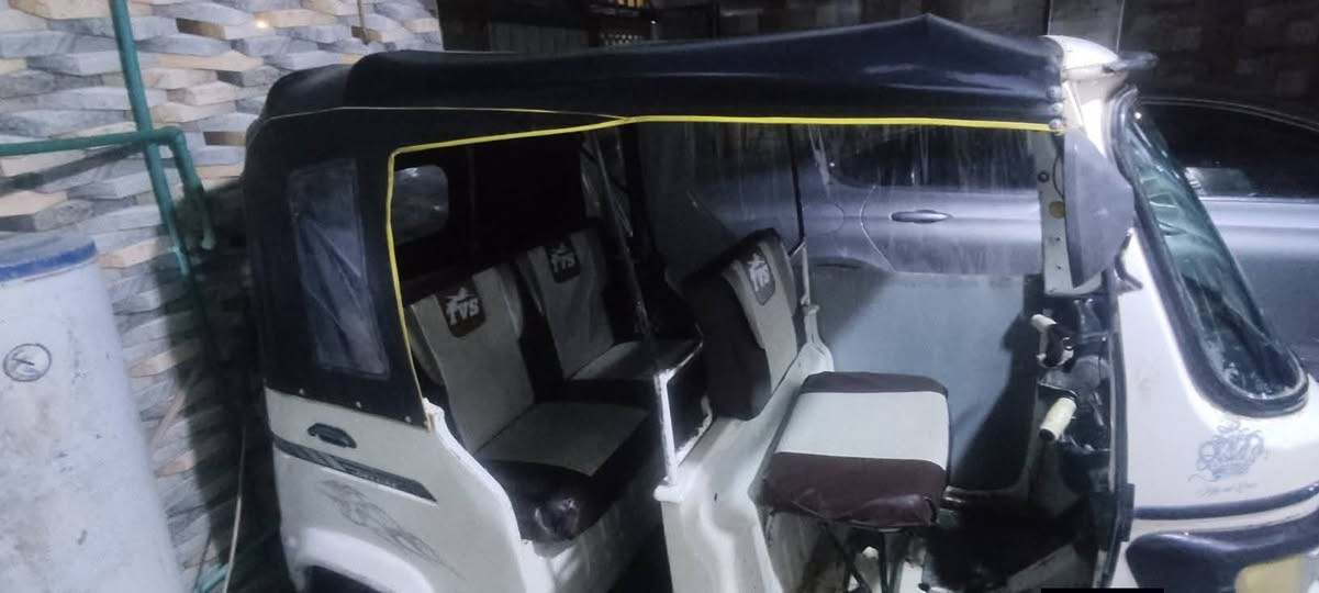 للبيع تكتك 17 مكينة 20
بيها نقص بس قمچي وكابريته بمليونين ونص وبيها مجال الشراي يخابرني ***********
