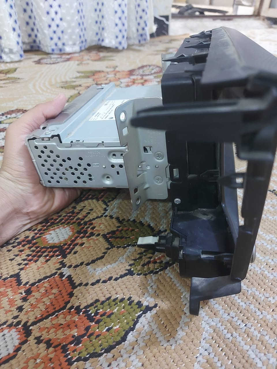 سلام عليكم شاشه. النترا وارد مال 2019 تفصيخ اني فاتحه من سيارتي خليت بمكانها تاب.   شاشه اصليه.مال شركه
***********
