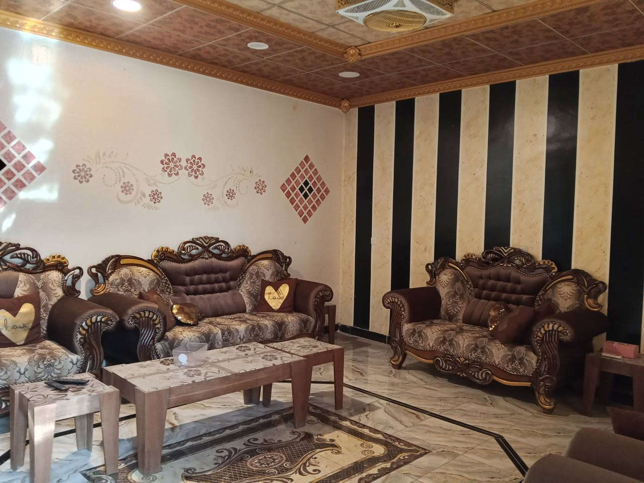 بيت طابق واحد للبيع في القلعة المساحة 250 على نهر الأسحاقي بدون طابو غرفتين صالة وموزع ومطبخ مؤثث بالكامل  درجة اولى .. السعر 65 مليون قابل للتفاوض للأستفسار الاتصال ..او مراسلة على الواتساب  *********** و***********
