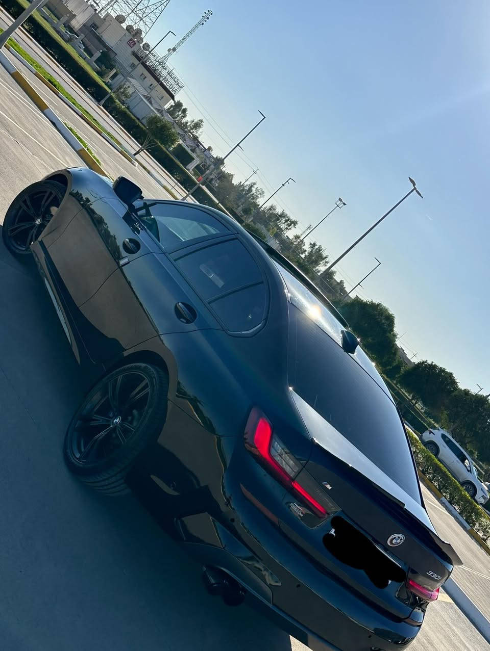 السلام عليكم
‏Bmw 2022 🇩🇪🇩🇪🇩🇪330i

محرك 4 سلندر توين باور توربو

رقم اربيل  الجديد فحص وهزه جديد

🛑 سلايت 

🛑 بصمه تشغيل مع ابواب 

🛑 رادار امامي وخلفي وجانبي 

🛑 شاشه

🛑 كشن جلد 

🛑 هاندبريك بصمه 

🛑 لد داخلي متعدد اللوان 

🛑 لايت لد led 
لايت ليزري متحرك ويا ستيرن 

ماشيه68 الف كيلو متر 

وباقي مواصفات ال bmw المعروفه 

سياره جاهزه بدون اي مصرف

كلها كفاله مكينه كير صدر 

مكان السياره اربيل 

السياره بيها بنيد صبغ وشبر بجاملغ فقططط لغد وشاصي بشرط
 السعر252 $$ 💵💵وبيها مجال بسيط
رقم هاتف ***********
