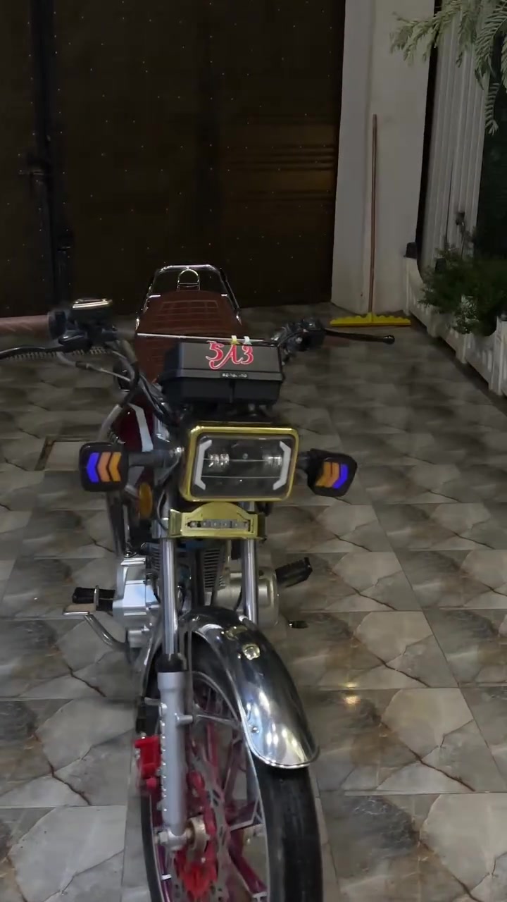 السلام عليكم 🫡 

دراجه كير سيفان للبيع 🤷🏻‍♂️🏍️

دراجه نظيفه بمعنى الكلمه مابيه نواقص موديل 2025 الدشبول إلكتروني تشتغل عن طريق السويج وعن طريق البصمه وتشغيل عن بعد ٣٠ متر او اقل مابيه نواقص سلف هندر تشتغل كهربائيات كامله اشاير هورن ضوه عالي ناصي ما مفتوحه الدراجه وكاله ماممدوده عليه سبانه الدراجه نظيفه مال دكتوره من العياده للبيت 😅❤️‍🩹

السعر ٧٥٠ بيه مجال 🤷🏻‍♂️
تواصل عن طريق الخاص او عن طريق الواتساب على هذا الرقم *********** 👌🏻🪐
