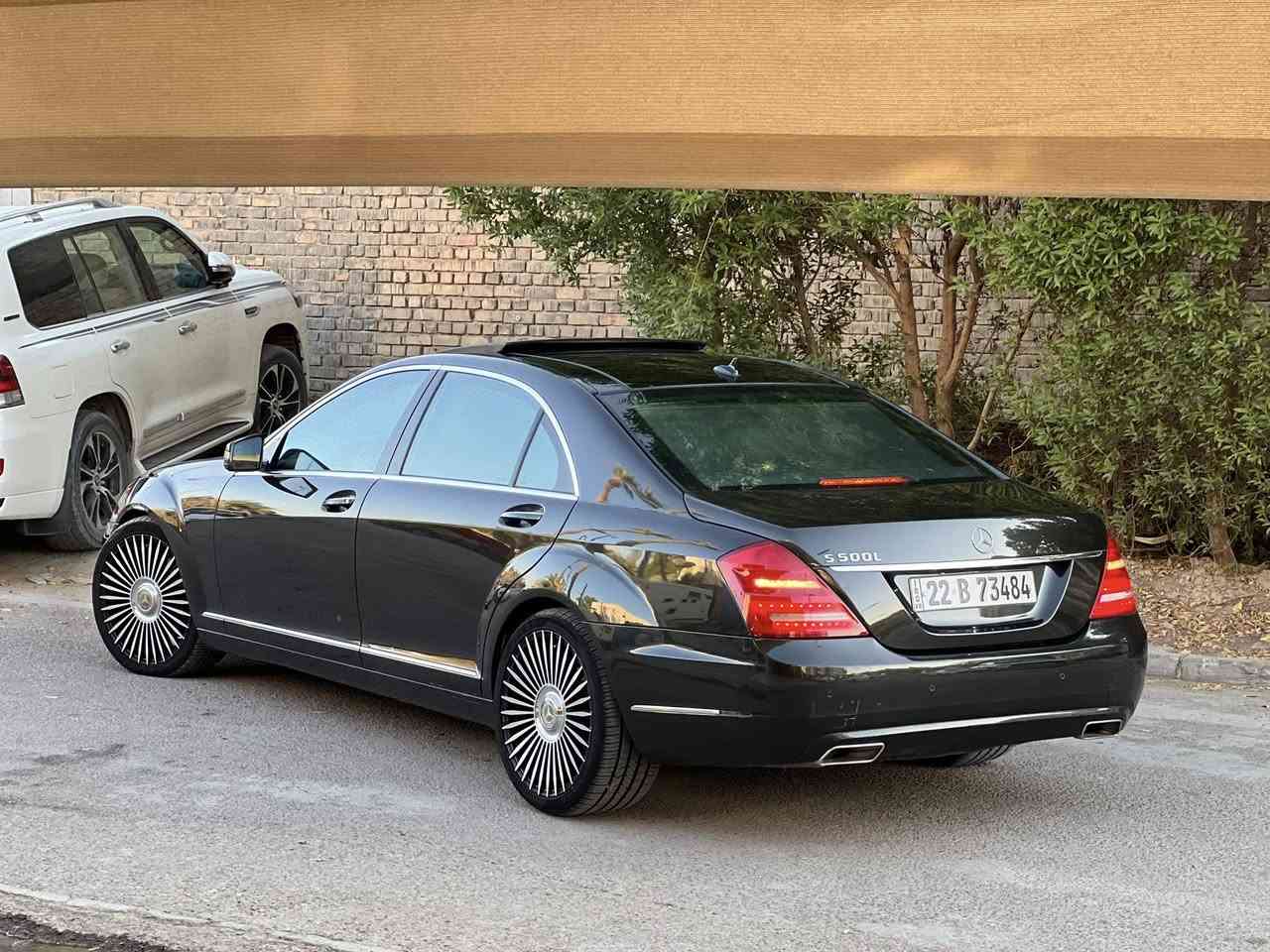 � للبيع | Mercedes S350 – 2013
لون أسود متغيّر مميز – خليجية
رقم أربيل باسمي

✨ مواصفات السيارة:
• نسخة طويلة – فول مواصفات
• فتحـة سقف بانوراما
• تشغيل بصمة + بصمة أبواب
• 5 بردات
• أبواب شفط كهرباء
• الحدادية أمامي وخلفي جديدة
• محرك وگير حالة ممتازة
• ماشية 150 ألف فقط
• جاهزة من كلشي

📍 الموقع: بغداد – اليرموك – 4 شوارع

📝 ملاحظات مهمة:
• صبغ 5 قطع فقط بدون دواخل
• فحص سونار كامل موجود

💵 السعر: 210 ورقة

📞 للاتصال والاستفسار:
***********
*********** (واتساب
