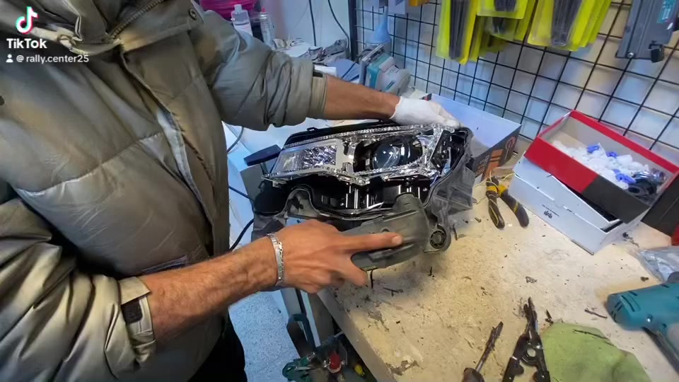 📍موقعنا – بغداد– حي الخضراء– الشارع العام– مجاور توت ماركت

للأستفسار والحجز : 
***********–***********
#ومن_الله_التوفيق #زنون #سيارات
