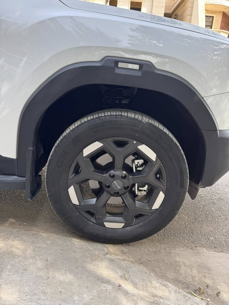 ✅جيتور T1
✅موديل : 2025 
✅ماشيه : 6000 kL بعده زيرو 
✅حجم المحرك : 2000 توربو 
✅JETOUR : T1 XWD
السياره وكاله هارلم مكفوله كفواله عامه عدا رصعه صغيره بالصندوك خفيفه جدآ 
السياره بسعر البلاش ماكو هيج سعر 
السعر 🔥: 250 ورقه وبيه مجال للشراي 
✅مواصفات : فول الفول 1/1 للاخير 
✅ بصمة تشغيل وابواب 
✅تشغيل عن بعد وترحيب دخول 
✅بنوراما 
✅حساسات امامي خلفي 
✅كامره دواره 540 درجه 
✅مقاعد جلد 
✅تبريد +هيتر كشنات 
✅شاشه كبيره دجتل فول HD
✅5 كامرات داير مداير السياره 
✅اشاير بالمري LED
✅فول تحكم مقود 
✅مقود حياكه 
✅شفتات مقود 
✅لايتات +وبكلايت عدسات زنون هايلوجين 
✅ 5 ويلكب حجم الاطار 19 
✅جنطه كهرباء 
السياره بيه هواي مواصفات ممذكوره لان متنعد هواي بيه مواصفات ممذكوره بالمنشوره لعدم الاطاله 
السياره تبديل دهن بالوكاله حصرآ وضمان وكاله بيه 10 سنوات 
السعر : 250 ورقه وبيه مجال للشراي 
رقم الهاتف : ***********
رقم الهاتف : ***********
