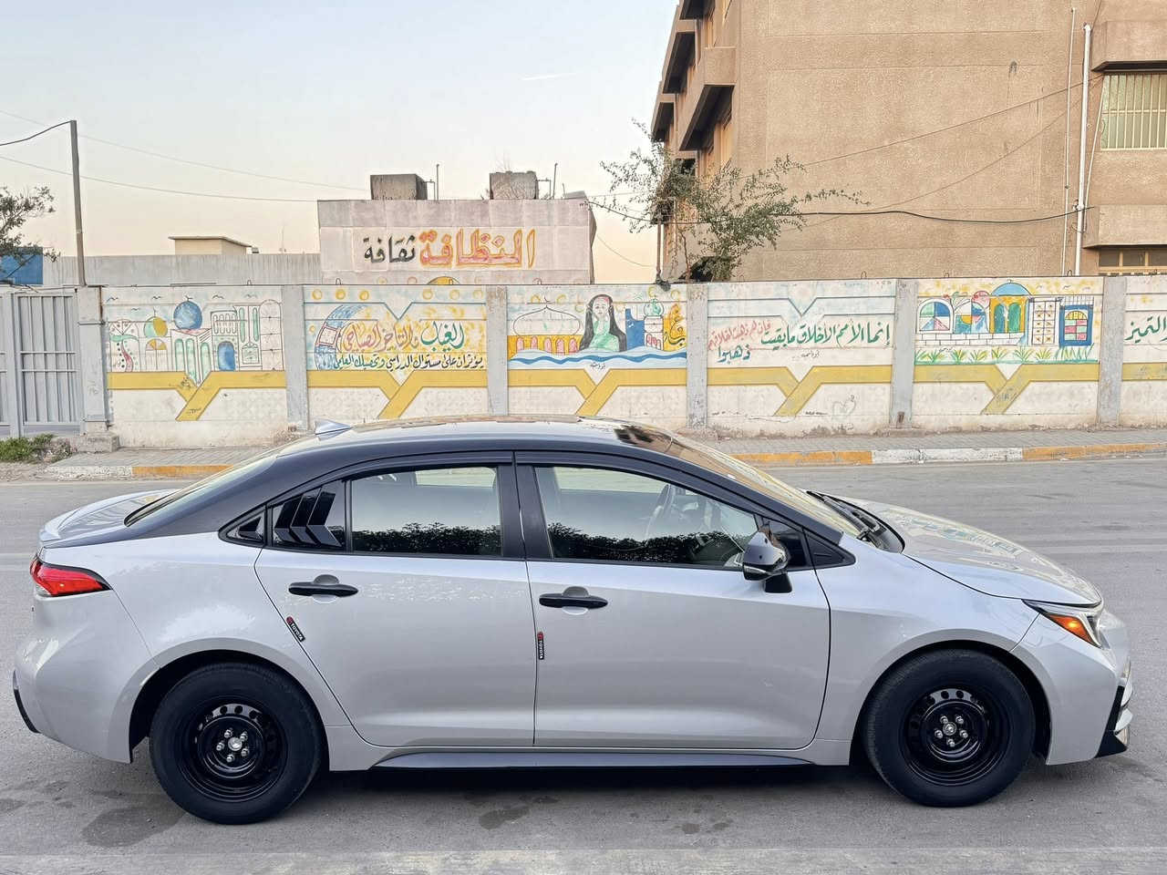 كورلا se 23 امريكي هايبرد 

حادث جاملع وبنيد حادث سطحي مثل ما موضح بصور الحادث أيرباك بردة فقط وراجع سستم شغال بيها صبغ بنيد و جاملغ و جاملغ خلفي والسيارة بدون شاصي والتبريد مالشركة نفسه 

محرك 1800 هـايبرد ماشيه ٤٩ الف 

المواصفات 

رقم مميز 

بصمه 

بصمه ابواب ذكيه 

جنطه ذكيه 

سستم صوت 

شاشه جبيره 

سايد بريك بصمه 

اوتو هولد 

مانع نزلاق 

4 جام اوتو 

اشاير بالمري 

نقطه عمياء 

رادار امامي 

رادار خلفي

سياقه ذاتيه 

ويل كروم 17 + ويل عادي 15 مع تخم تاير 

#السعر 160 بيها مجال بسيط سياره بدون اي نقص رجاءا لحد يقارنها بصيني 

الاستفسار 

***********

مكاني بغداد الطالبية
