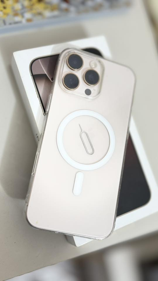 السلام عليكم 16 برو ماكس بطارية 91‎%‎ 
((((🔥🔥ذاكرة 512 ))))✨✨✨🔥
شخص مامشخوط ولا مبدل بي شي الجهاز جدا نضيف كامل ملحقات فقط كيبل مابي وياه كفرة ومخليلة لزكة اصلية مضلل 
سعرة مليون و300 وبي مجال 
مكاني نجف متواجد واتساب ع الرقم ***********
