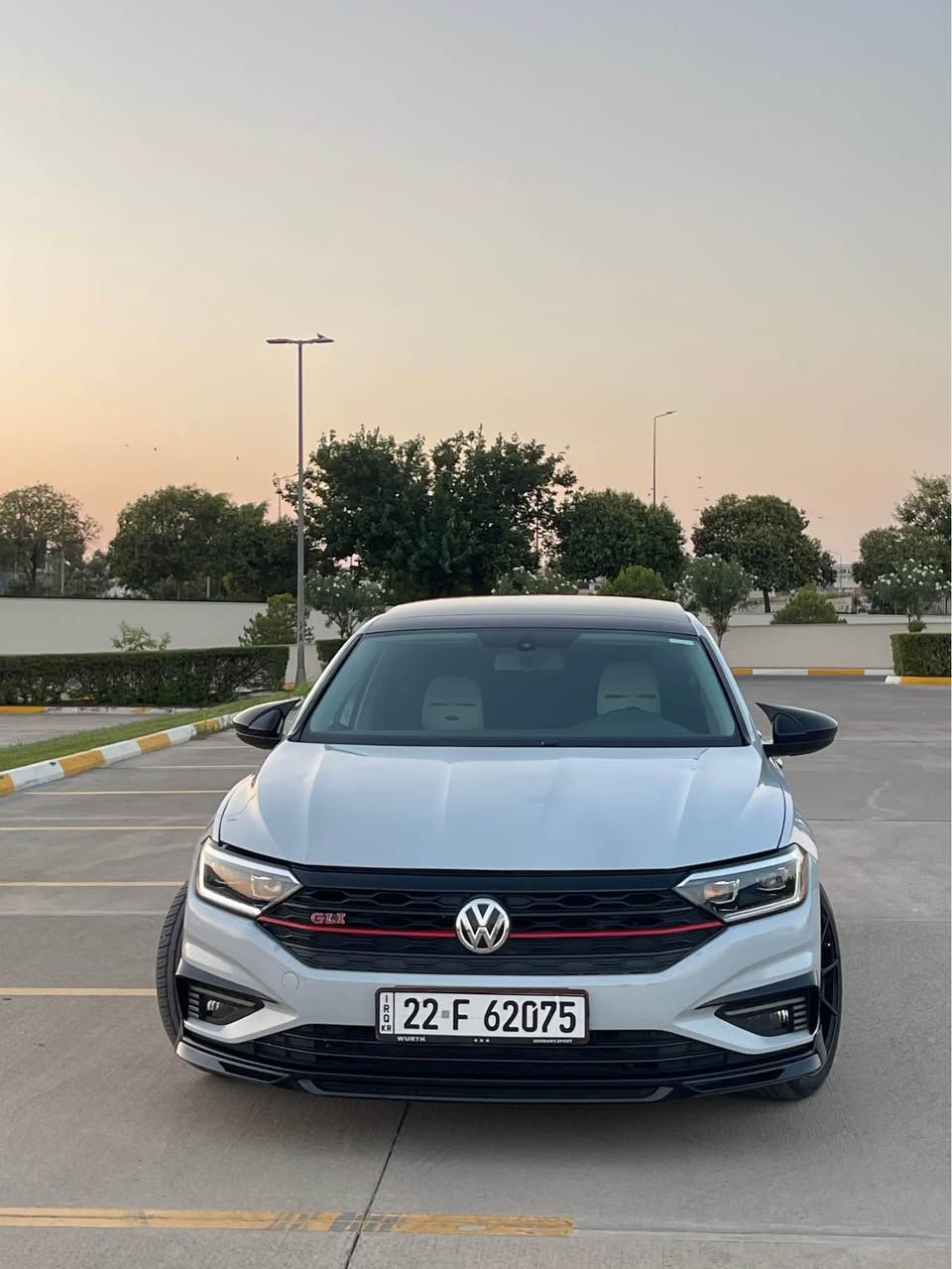 VW jeta 2019
سەیارەکی زۆر جوانو بەرچاوە  2پارچەی ئەمریکای هەیە بۆنیتو چاملغ و چاملغەکی دواوەش لەسەر پەڵەیەک بۆیاغ کراوەتەوە بۆ جوانی بێ ئێرباگ بێ ژۆری دو سێ جێشی پی دی ئاڕە گێر مەکینە بە شەرت 
چوار تایەو ویلی لۆکی oz لەسەرە
شوتەو سیستەم گزۆزی مارکەی کۆڕسای لەسەرە سەوتەکی زۆر خۆشی هەیە کامل کرایتە gli
مەسروفەکی چاکی لێ کرایە نرخی ١٣٨ مەجالەکی کەم
ژمارە مۆبایل *********** أربيل, العراق
