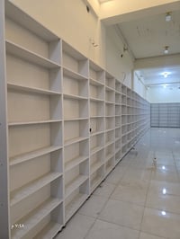 للبيع فاترينات ارفوف سعر ٤٤بيهن مجال العدد ٥٠ق 07755556016
