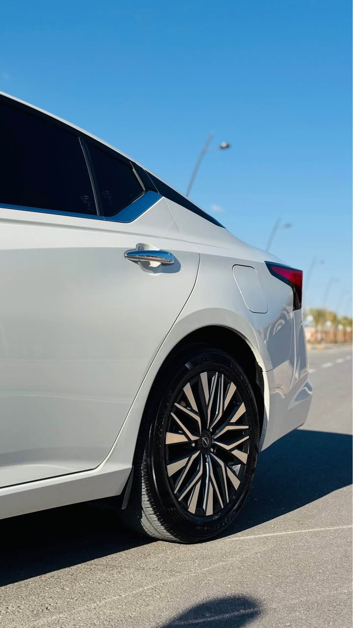 Nissan Altima SV 2025
.
ماشية 22 الف مایل 
.
سيارة بس بنيد صبغ و بي شوية بارد ، سونار موجود، رقم شاصي:
1N4BL4DV6SN302353
.
سعر ١٦٠ 💥ورقة و بي مجال بسيط .
.
*********** كالار, السليمانية
