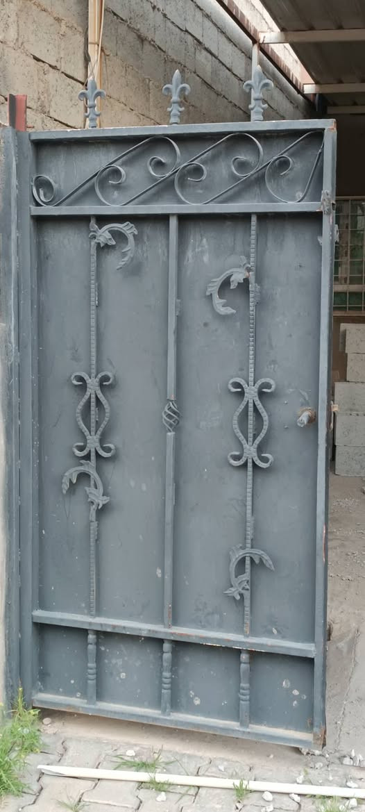 باب للبيع250بي مجال قليل***********
