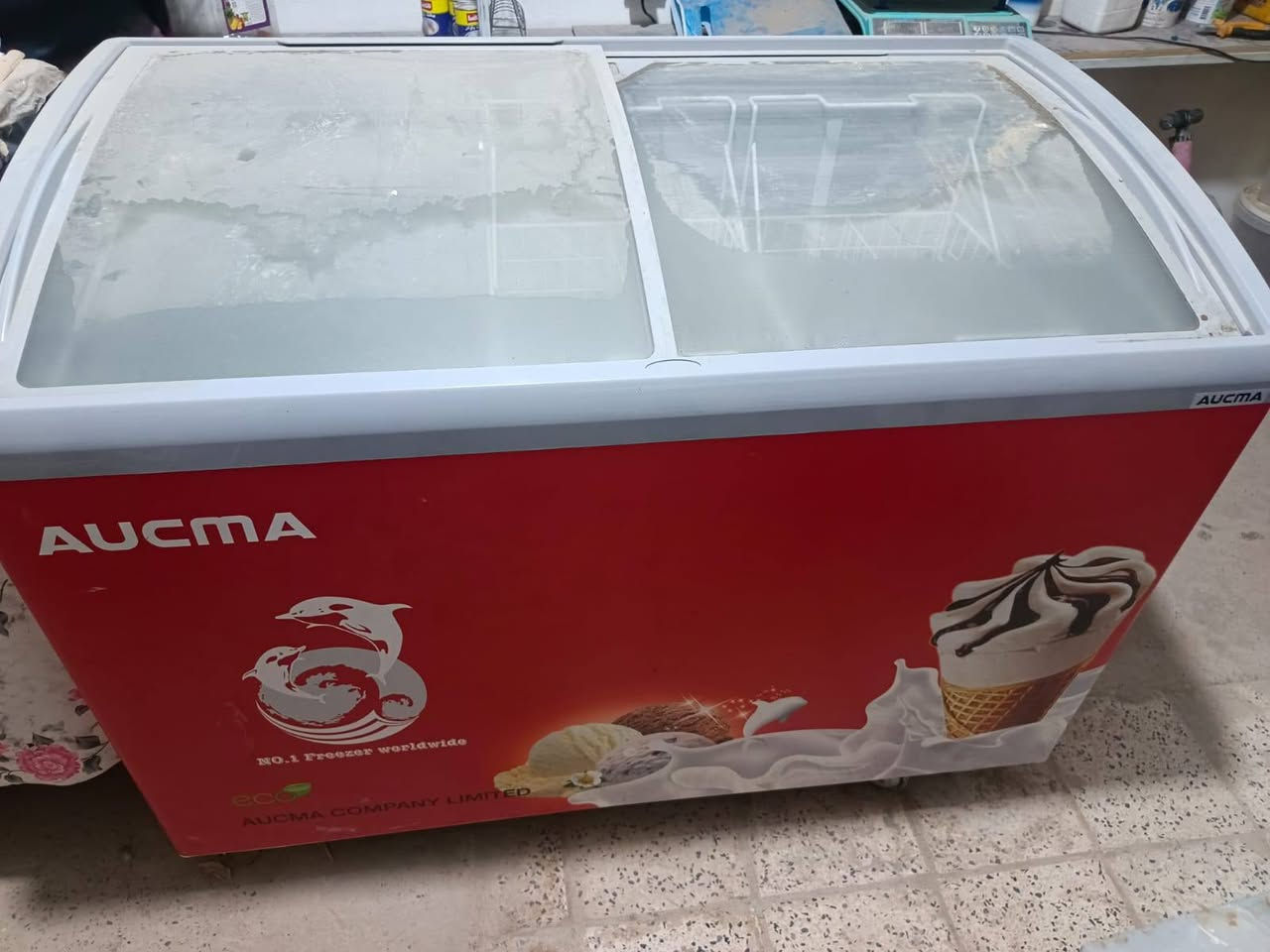 عارضه براد عدد ٢ الوحدة ٤٠٠
مجمدة ٤٠٠ 
سلات جبوسة عدد ال٣ الوحده ٥٠ 
معلومه الغراض جدد بعدهن مستخدمه شي قليل 

***********
