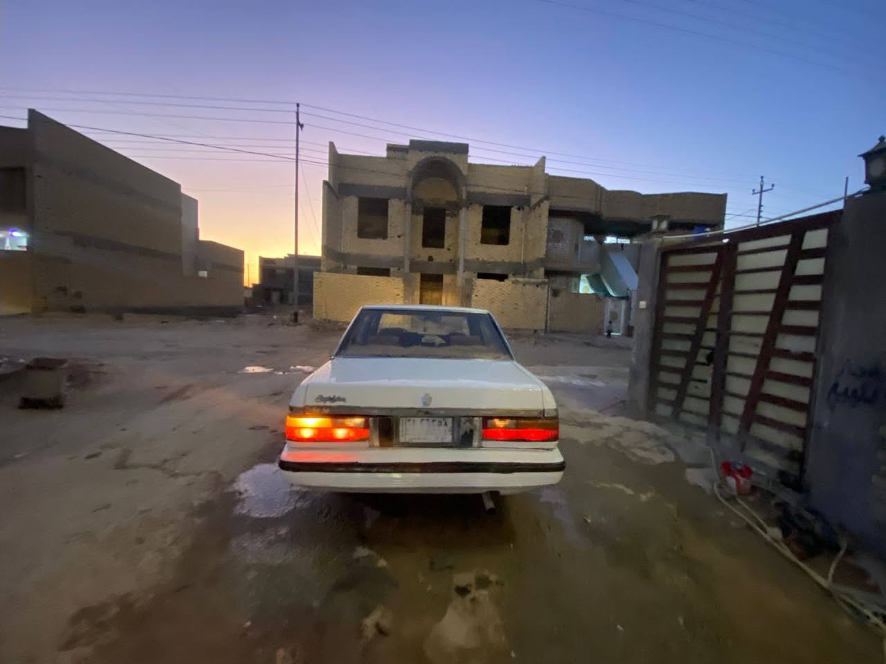 الرقم *********** اتصل وبيك خير وتدلل 
السلام عليكم ورحمة الله وبركاته للبيع سياره كراون سوبر  رقم (ذي قار) 
موديل (87) راعيها موجود مكفوله من الصوليات والضربه والكصه والنقل جثه   مكينة وكير جديد 2500 سته سلندر حداديه تخم تاير جديد دواخل حلوه  جديد بطاين حلوه(مصبوغة عام جماليه فقط ) كهرباءيات شغاله من الطول للـ طول السعر 30وبيها مجال

مكان السياره ذي قار المركز 
للستفسار
