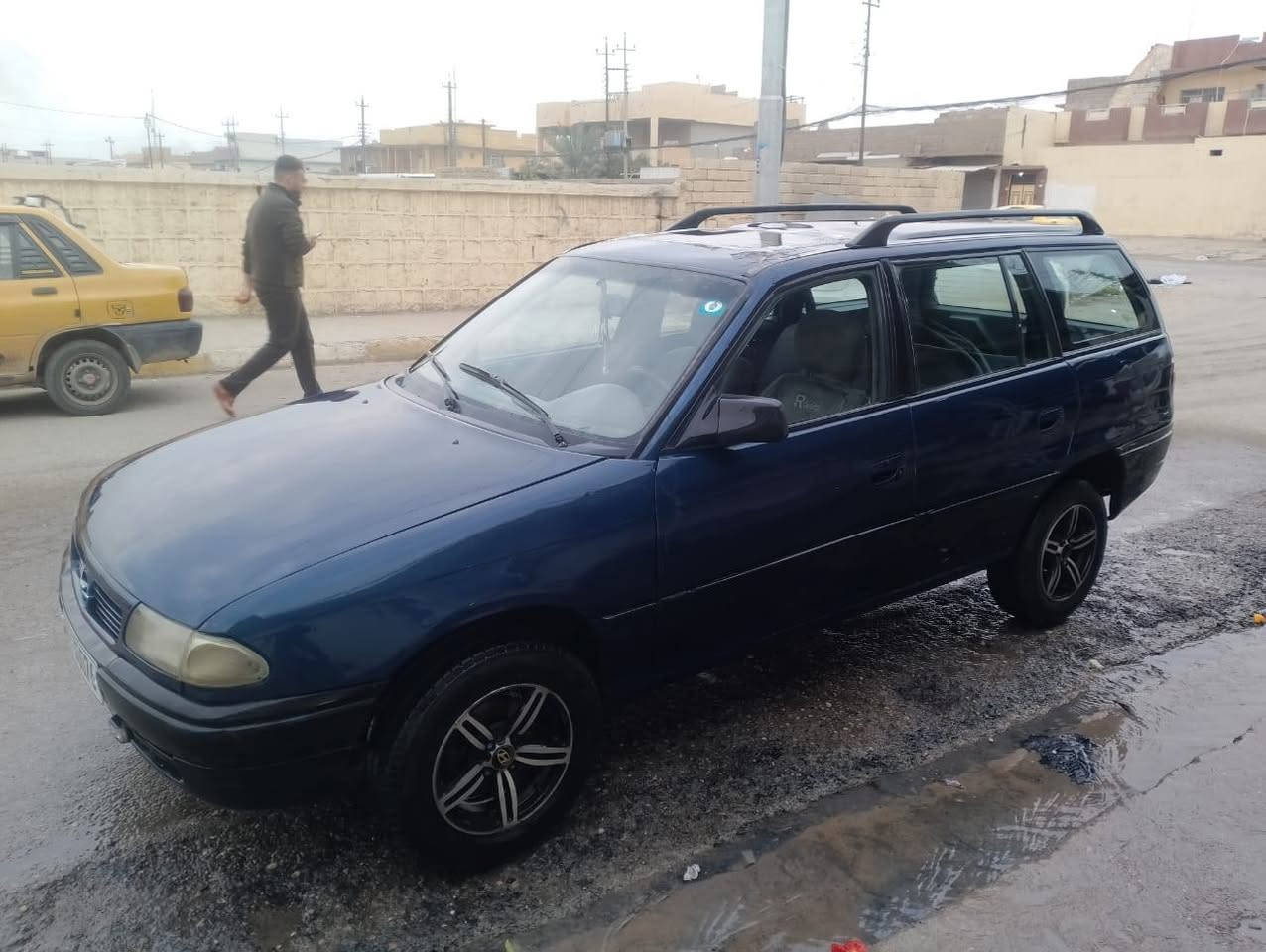 بسم الله
اوبل استرا موديل 93
  استيشن كير محرك كصه جديد 
رقم بغداد بسمي 
هزا جديده شرط التحويل
تواير جديد ويل كب
رقم صاحبه ***********
