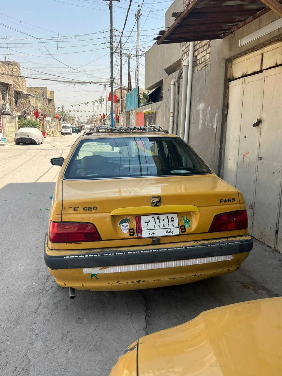 السلام عليكم بيجو بارص 2012 سياره بيها  بس باب خلف العبري بي طخه وجاملغ أمامي مبدل فقط سياره خير من الله كير محرك لا نضوح ولا تبخير رقم بغداد للاستفسار الاتصال *********** مكاني بغداد السعر 29وبيها مجال الطيبين
