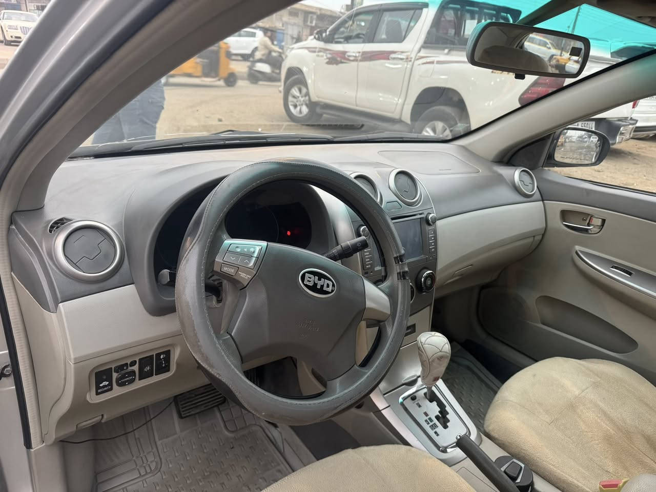 بي واي دي للبيع موديل 2016 محرك 1800 فول مواصفات بصمه ضررها جاملغ الامامي وخشم البنيد الامامي ومفتوح بيها كازكيت سياره جاهزه من كلشي ومابيها اي خياس 
السياره باسمي سنويه 2028
مكان السياره ميسان 
للاستفسار الاتصال على الرقم 
***********
