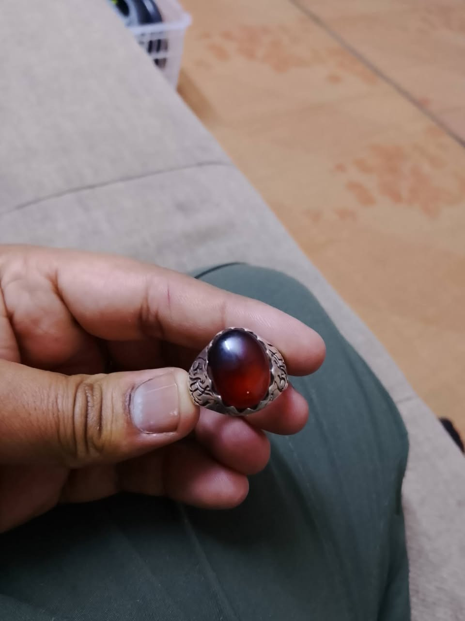 خاتمين عقيق صياغة عراقي وسط السعر 100الف ثنيهن بغداد ***********
