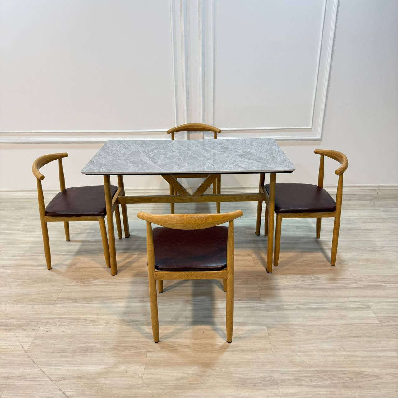 ميز طعام 4 كرسي رجل حديد دوشمه

 جلد سطح الميز رخام مزجج 

قياس الميز 70*120 سم 

هيكل حديد بالكامل صبغ حراي


**إذا كنت صاحب هذا الإعلان وتريد حذفه لأي سبب، رجاءا أرسل رسالة إلى الدعم الفني**