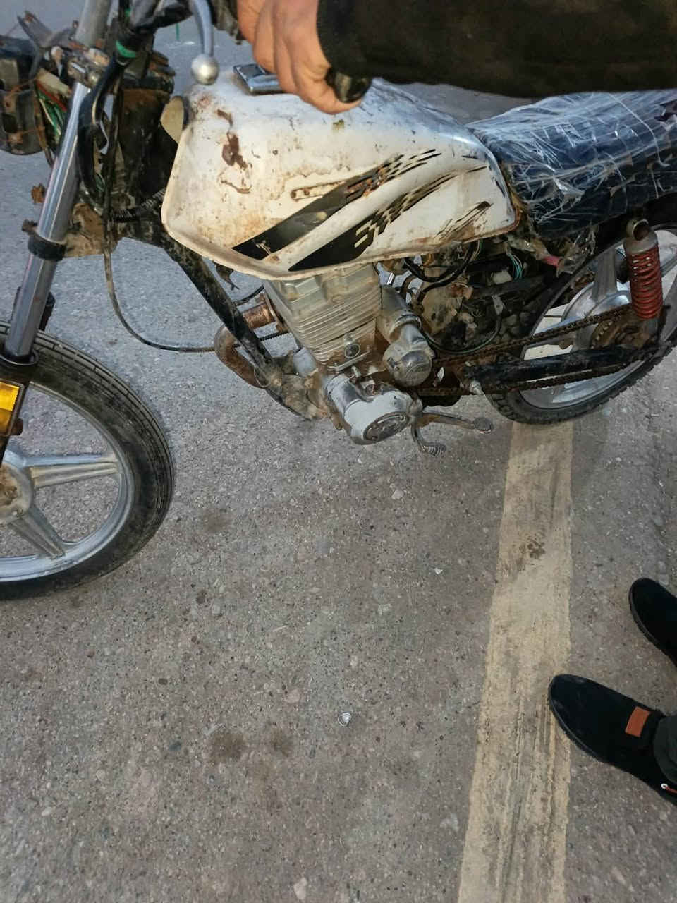 السلام عليكم 
للبيع
دراجة فيوم اوراق لونها احمر موديل 2010للاستفسار***********
