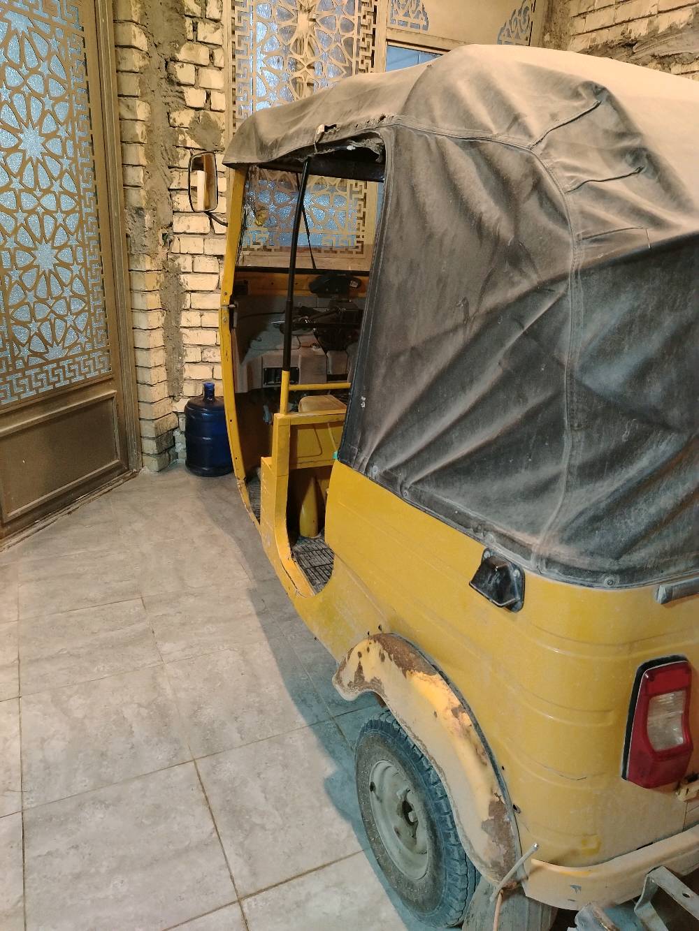 العنوان بغداد /تكتك صفرة موديل 2019 محرك مامفتوح وكير نظيف ومرقمه بيهة خسفة قويه شوي تواصل واتساب موجود بنفس الرقم وبيها مجال وسوالفها نظيفة 