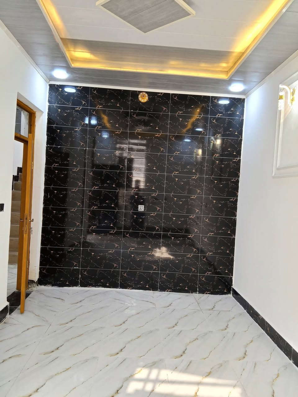 دار للبيع 🏡
 شغل نضام تركي كلش مرتب👌🏻
110 متر  #سند_25
بسعر 37مليون #قابل_للتفاوض

غرفتين/صاله/مطبخ/صحيات 2/استقبال
كراج كبير/مكشوفه 
ماء/كهرباء/سوق/مدارس/تبليط #عرض_15

#ملاحضه_قرب_100م_للشارع_في_الخط_ألاول

الموقع 🏡 نجف/شارع الصب عمود 317
للتواصل
‏‪***********
