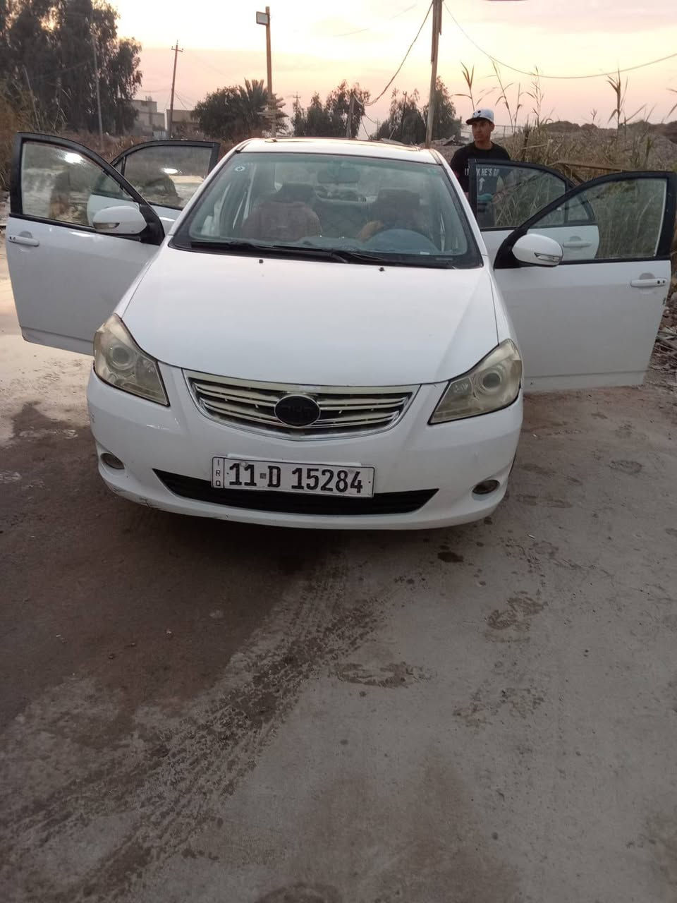 السلام عليكم اخوان بي واي دي جي ثري موديل 2015 رقم بغداد انكليزي هزه جديده كير اتو شاشه لايت زنون تخم تاير   السياره مال شغل جاهزه مكينه و كير خير من لله المكان بغداد الشعله السعر 53 رقم الهاتف ***********
