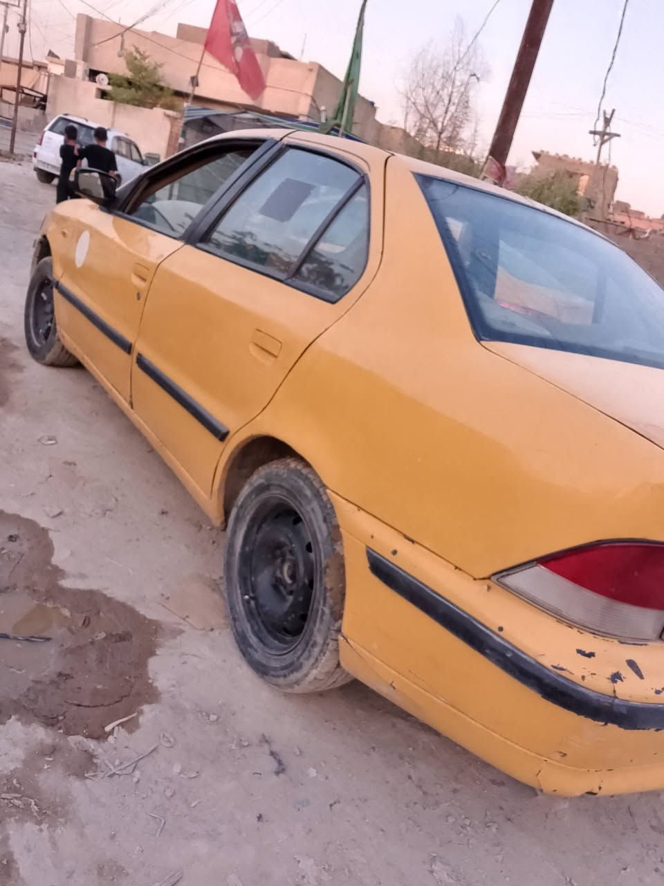 السلام عليكم 
سمند موديل 2011 كير ومكينه خير من الله 
كهربائيات كلها شغاله حداديه نضيفه شواصي انضاف رقم الماني راعيها ما اندله 
رايدها 14 وبيها شي قليل مكاني بغداد المشتل ‏‪***********‬‏
