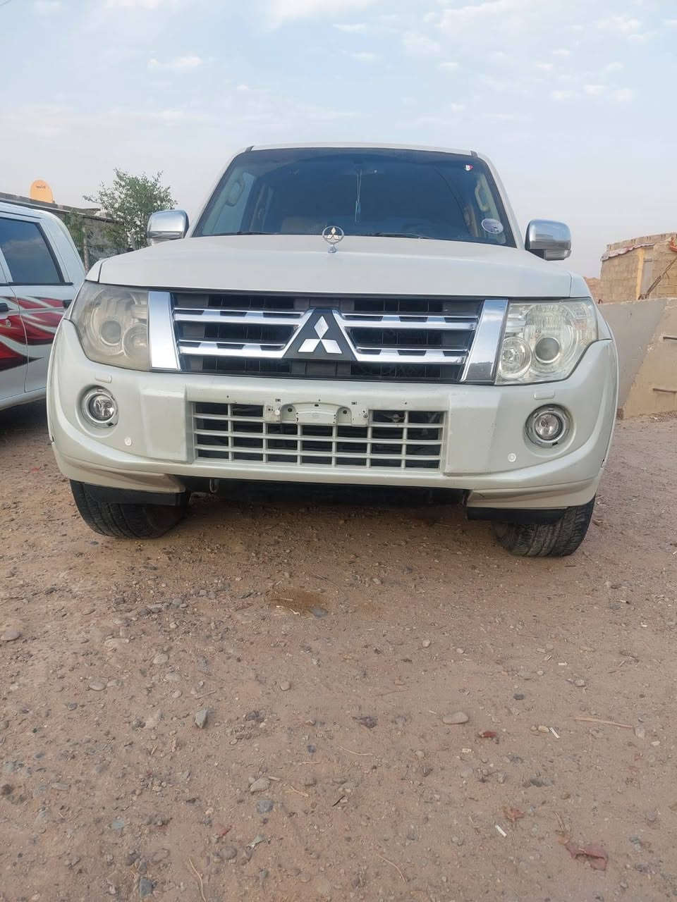 سلام عليكم باجيرو للبيع 2013 ادوات كصه وحده السياره جاهزه ما بيها اي نقص مكاني بغداد ***********
