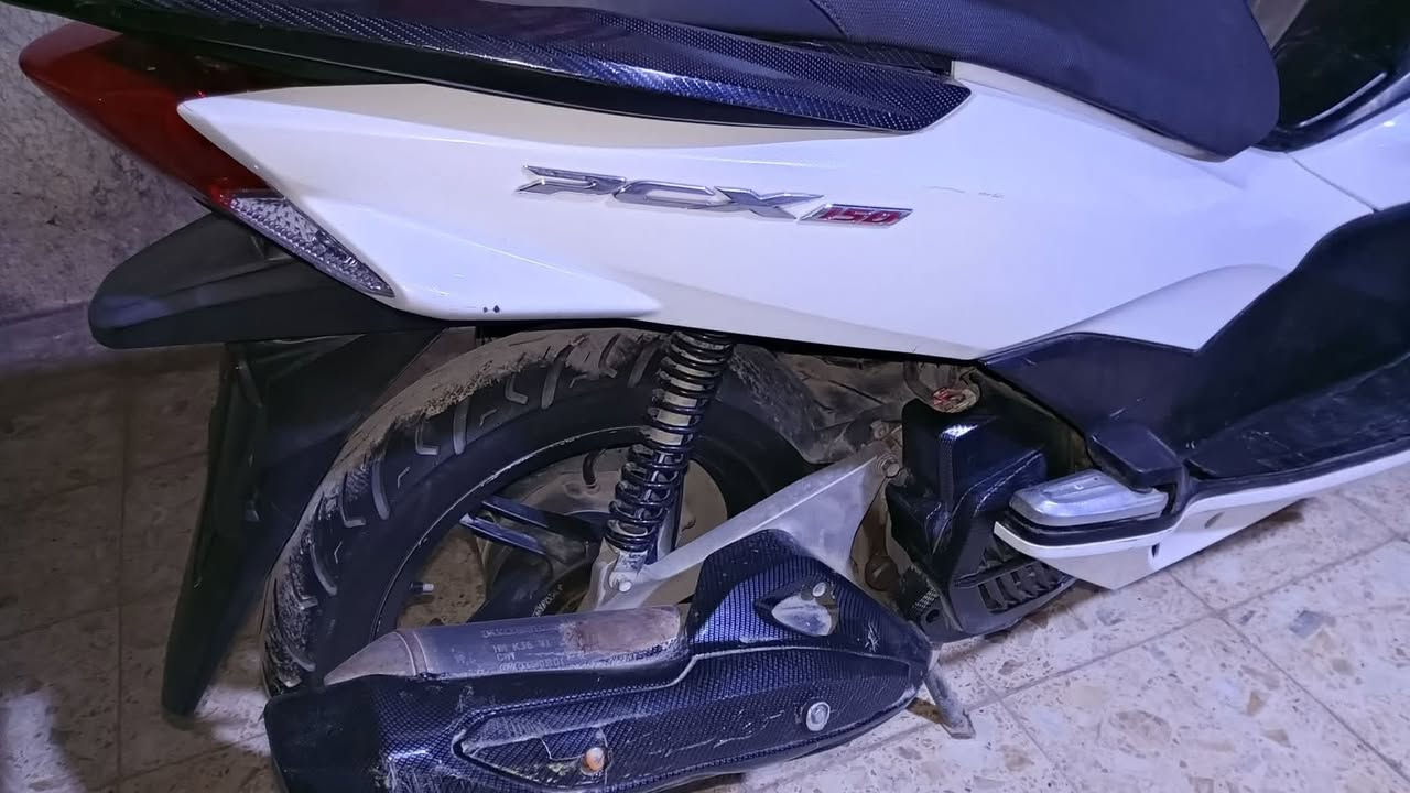 السلام عليكم .
البيع دراجه بيسي اكس HONDA PCX
الجيل الثاني أو ياباني
الدراجه 150 مواصفات 
حساس ازدحام +حساس استان كله شغال كهربائيات كلها شغالة دراجة كاملة مكملة مابيها كل نقص مكاني كوت رقم***********

