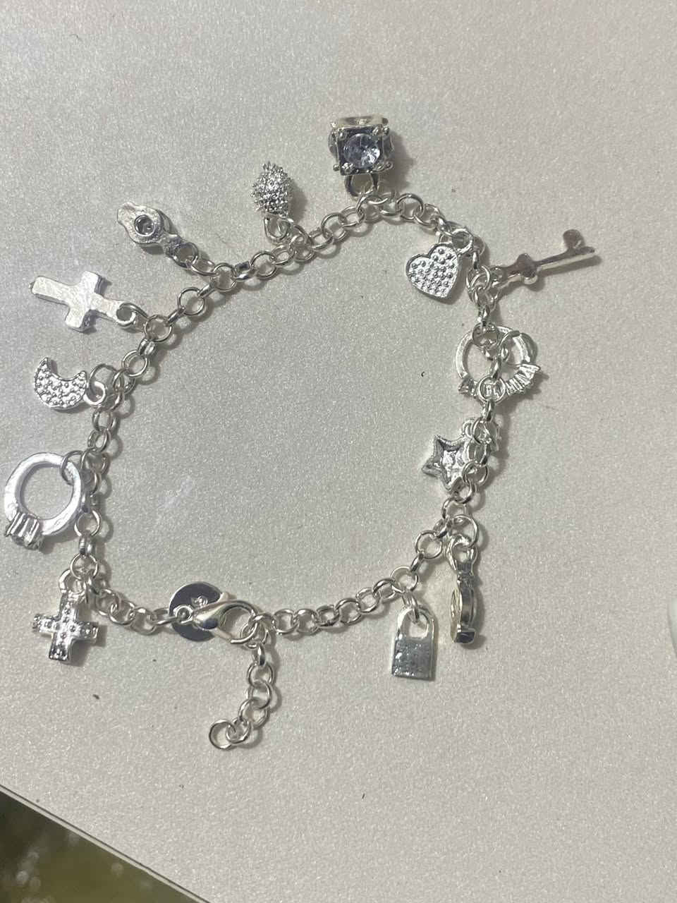 السلام عليكم 🫡 

سوار فضه باله 
نطوني سعر وبلعافيه


**إذا كنت صاحب هذا الإعلان وتريد حذفه لأي سبب، رجاءا أرسل رسالة إلى الدعم الفني**