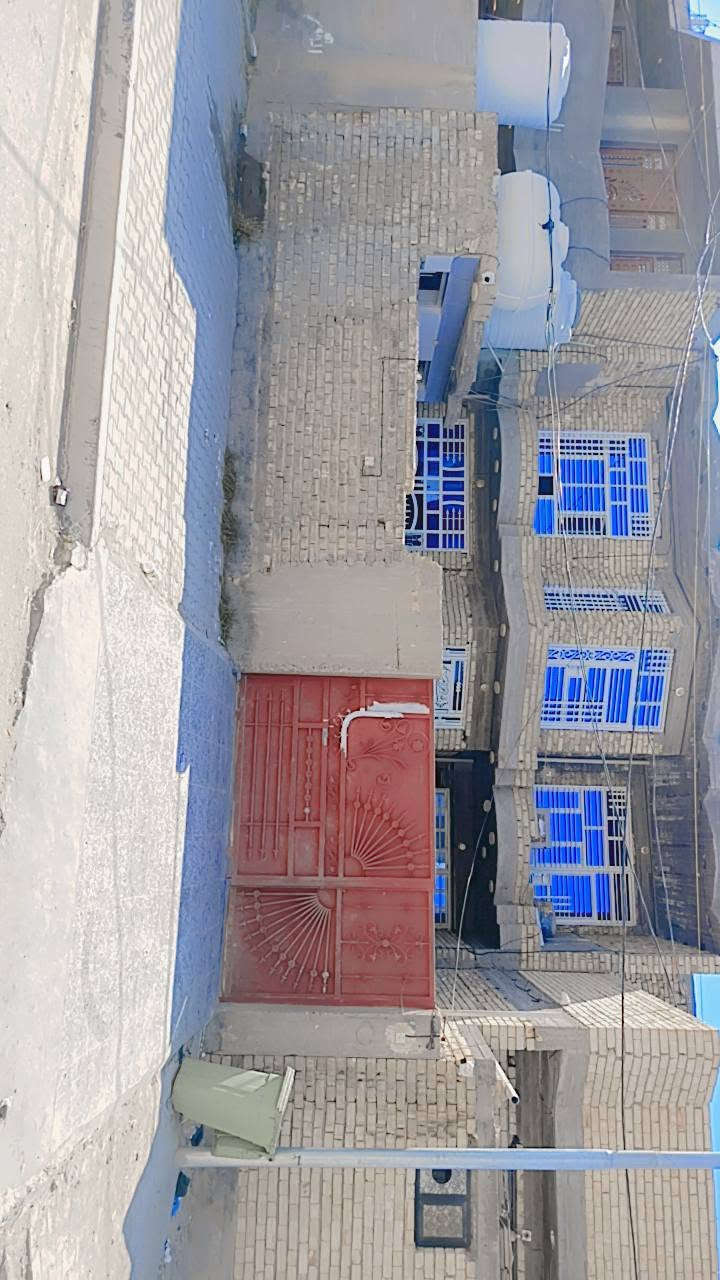 سلام عليكم بيت 250متر للبيع بنواب الظباط يحتوي على 4غرف نوم وستغبال ومطبخ وحولي مال درج 2حمام صحيات خارجيه ملاحظه البيت داخل البناء على شارع 15موقع حلوو السعر 145 اتصال على هذا الرقم ***********
