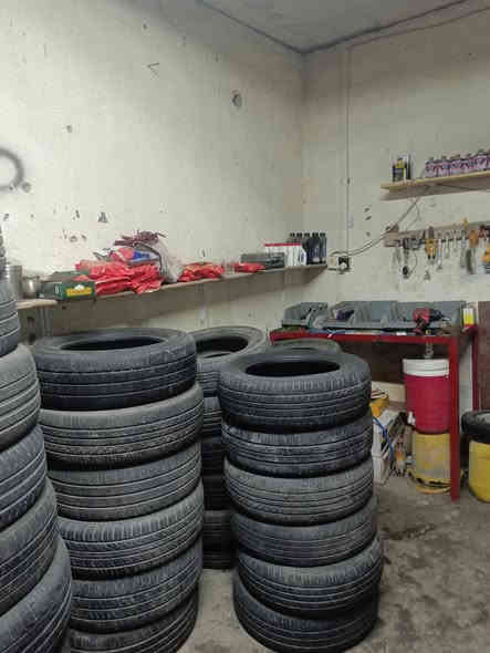 سلام عليكم شباب محل كامل للبيع هوه وموقعه يعني تجي گبل تفتح بي بدون ما دور محل موقعه قرب ساعه المعقل عشارع ومساحه كدامك كلهه الك لمحل ينباع كامل شيله وحده سعر5وربع لغراض صارلهن ٢٠يوم  كله جديد حته سبلت للستفسار ***********   البصره المعقل
