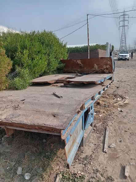 السلام عليكم لودر للبيع الطول 7مترات والعرض 2.60السعر 25ورقه وبيهه مجال ***********
