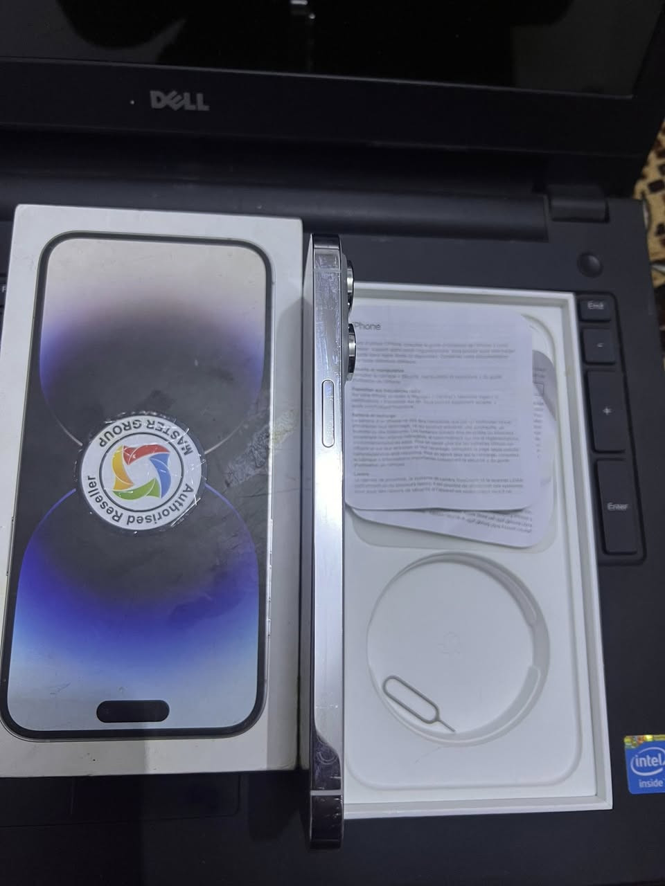 السلام عليكم ايفون 14 برو ماكس عربي ماستر مبدل شاشه اصليه شرط ماتقره مبدله بطاريه 83 الجهاز بي ميلان خفيف مماثر ع شي عنواني بعقوبه ***********
