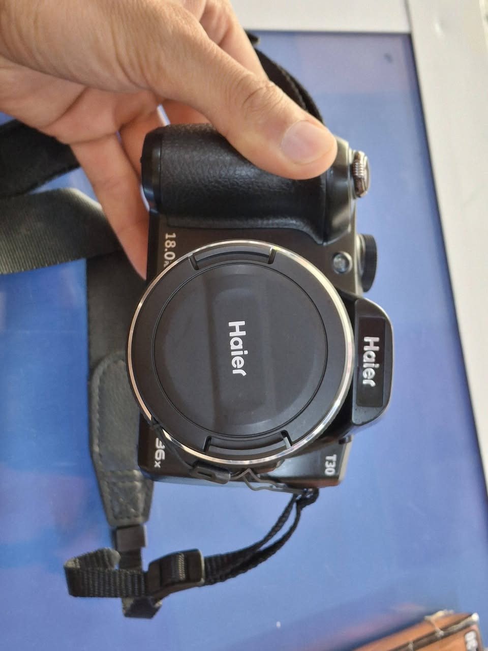 كامره T30
X36 
ستعمال ايام نضافه 100%
ملحقاته كامله شاحنه 
وبطايه 
حزام 
وكيبل عرض 
وغالق عدسه 
وباكيت


**إذا كنت صاحب هذا الإعلان وتريد حذفه لأي سبب، رجاءا أرسل رسالة إلى الدعم الفني**