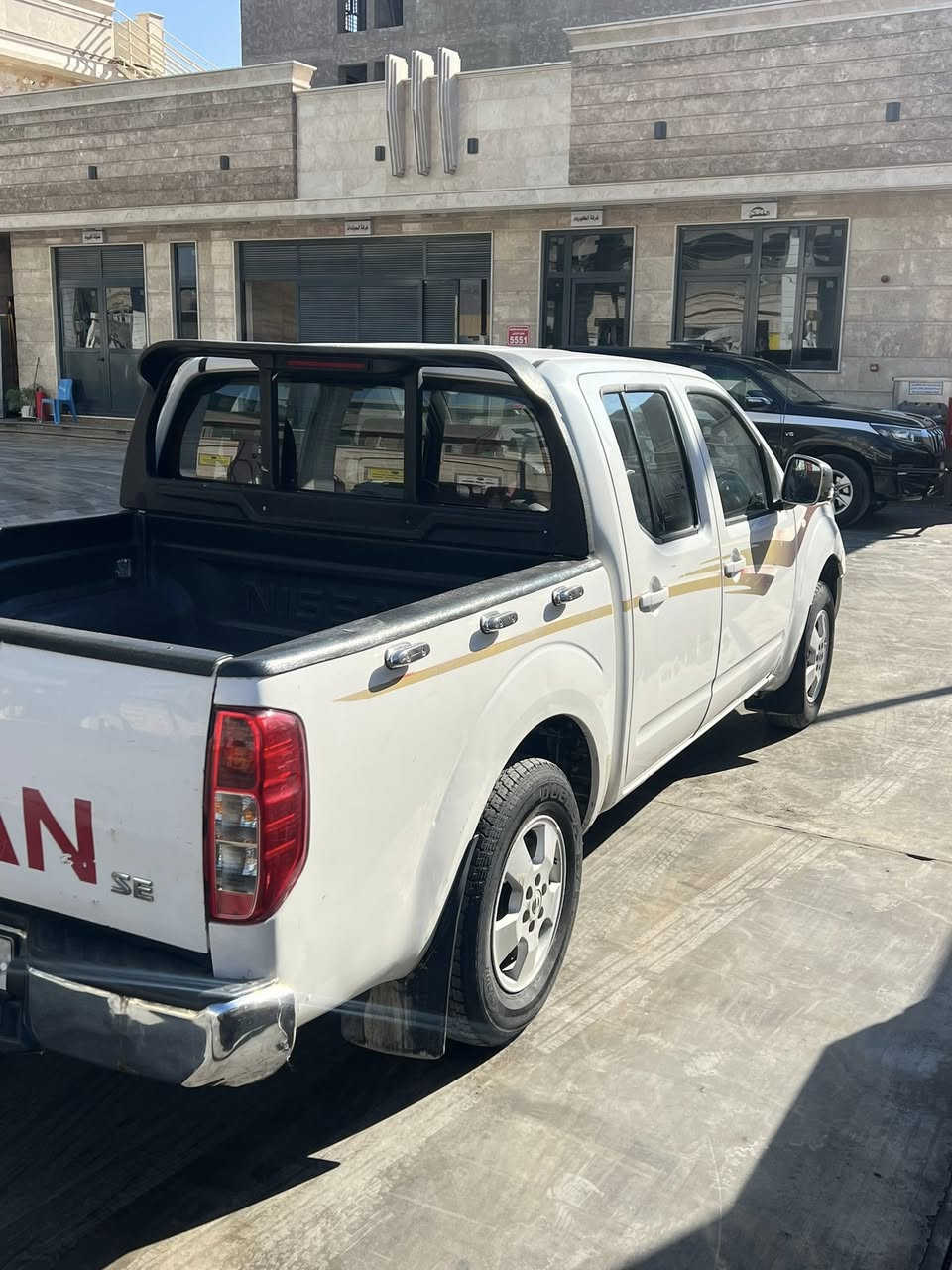 السلام عليكم
بيكم نيفارا
 ٢٠١٢ باسمي
بيهة مكانين بارد فقط 
كير مكينة خير من اللة 
السيارة مناقصهة شي 
السعر ٩٥ وبيهة مجال بسيط 
مكاني بغداد المشتل 
***********
