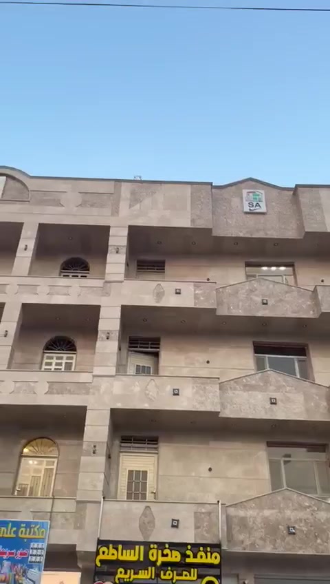 للبيع بنايه مساحة 600 متر الوارد 30 مليون تباع نصف بنايه او كامله زيونه 710 تحتوي على 30 شقه و 4 محلات بناء سنه 2025 شارع عريض تجاري اي استفسار ***********

