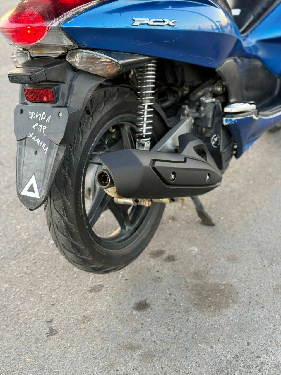 السلام عليكم للبيع دراجه pcxجيل الاول  دراجة  ماخذها رمبه الدراجه وأعلى ايدي حجم مكينه 150ياباني الاصلي دراجه جديده مال جناي وعلئ ايدي لون ازرك
ياباني الاصلي دراجه كامله أستان كهربائي حساس ازدحام سويجات دراجه جديده الدراجه  احلا من الصور مال جناي المكان بغدادالكرخ دراجة مكفوله اي نقص مابيه السعرمليون و250الف الاتصال على الرقم ***********
