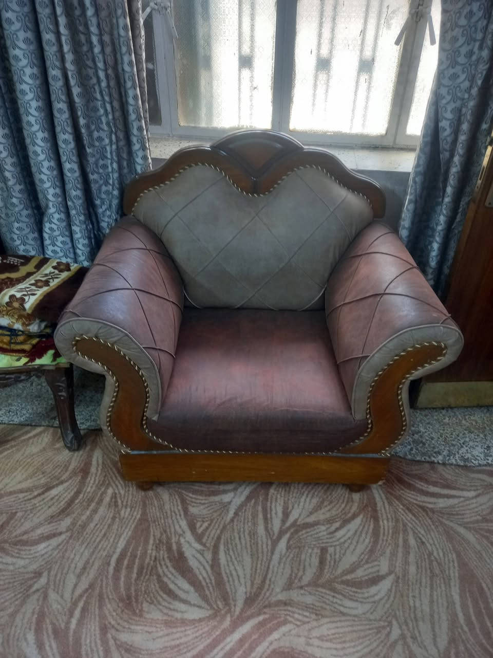 تخك قنفات للبيع 10مقاعد تركي نظافه٩٠من ١٠٠ للبيع  السعر ٧٠٠الف بي مجال متواجد خاص وات ساب***********
