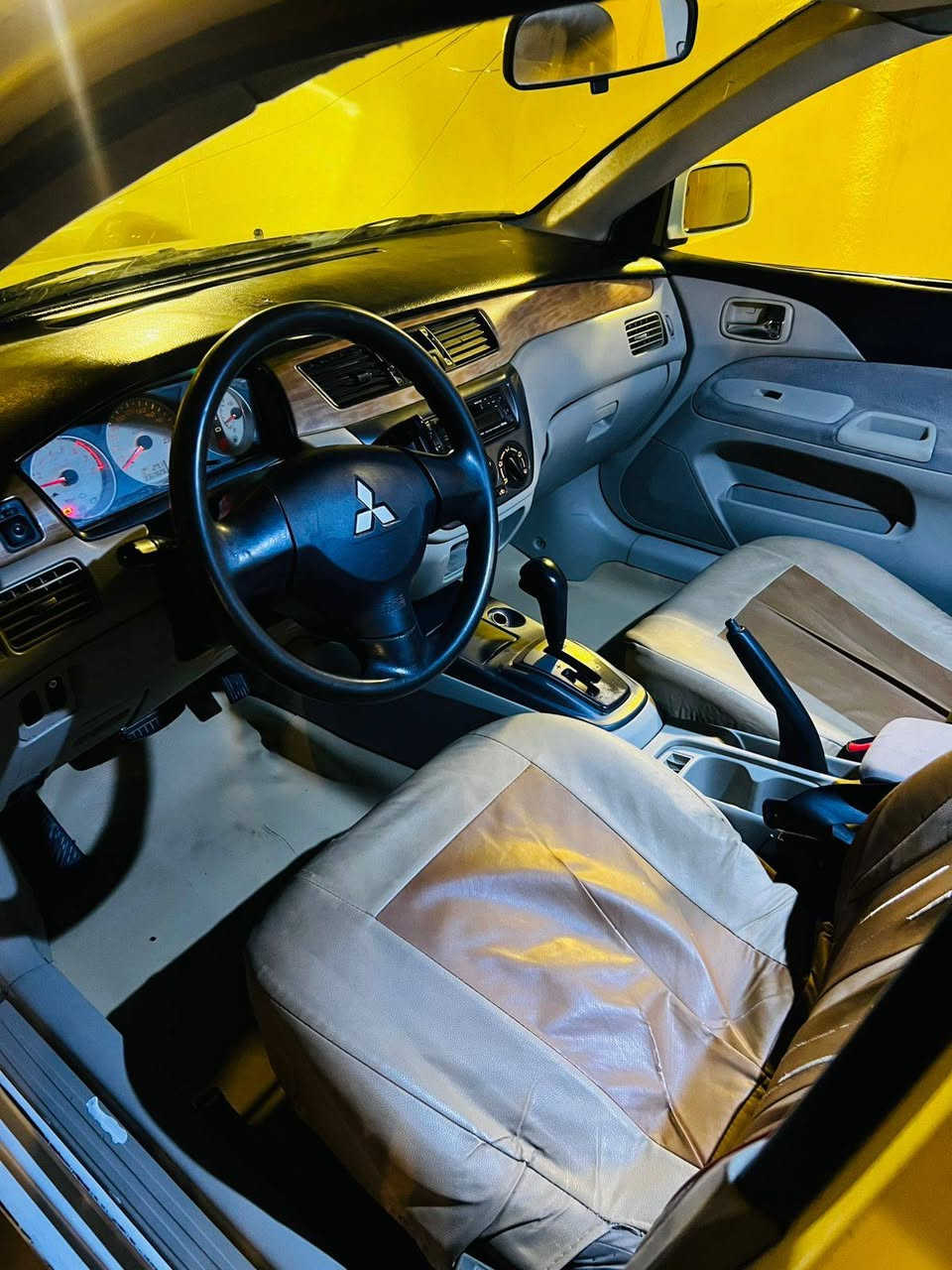 سلام عليكم 
لانسر 2010 
رقم كربلاء تحويل مباشر 
كير محرك بحاله جيده حجم المحرك 1500

صدر امامي وخلفي جديد 
سياره كامله متصرف عليها 
السياره ابيعلك احزام
مكانها كربلاء طويريج 
واتساب ***********

السعر 73 وبيها مجال
