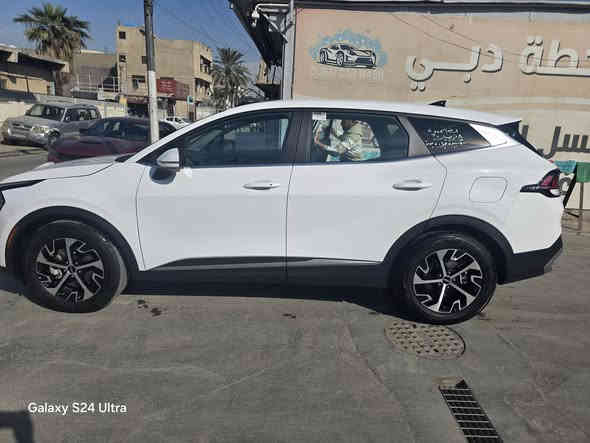 بسم الله الرحمن الرحيم 
للبيع كياسبورتج موديل 2024 لون ابيض وأرد امريكي ماشيه 10 ألف فقط بعده جديده مكفوله من الصبغ نهايا ومكفوله من الايرباك مواصفات فيه EX فول الفول ماعدا البانوراما سنويه باسمي قبل يومين ترقمت حادثه قبق الجنطه نفس الون فقط والباقي مكفول صور الحادث موجودة بالمنشور  هوايه بيه مواصفات مكاني بغداد زيونه سعره 225 ورقه للاتصال ***********
