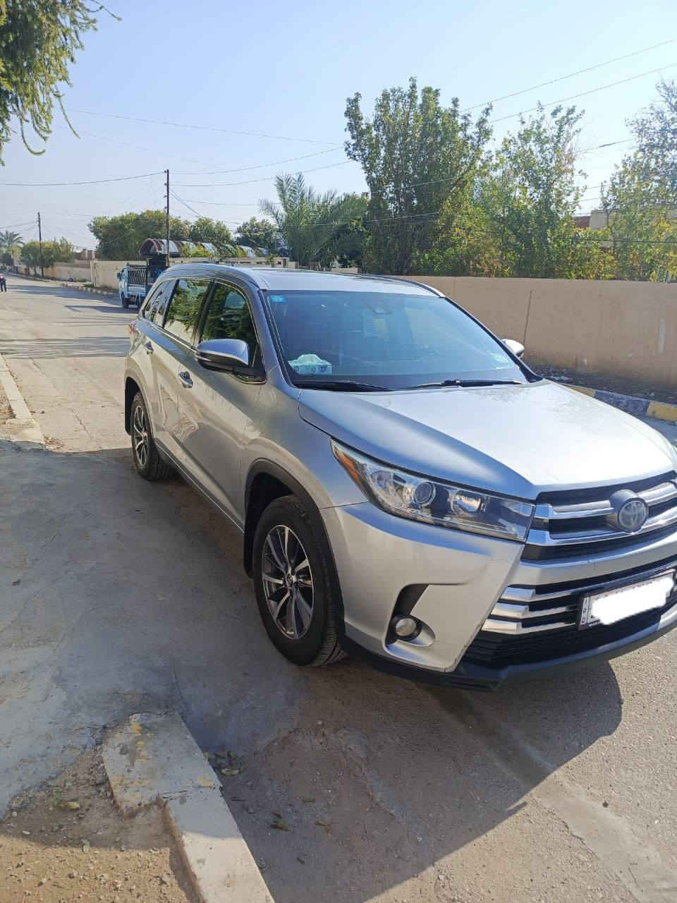 السلام عليكم ورحمه الله وبركاته 
هايلاندر  2017وراد امريكي طخه صخيره بل صندوك يم علامه التيوتا بارد بل باب الايمن شبر  الاستفسار على هاذ الرقم ***********

رقم بغداد انكليزي
