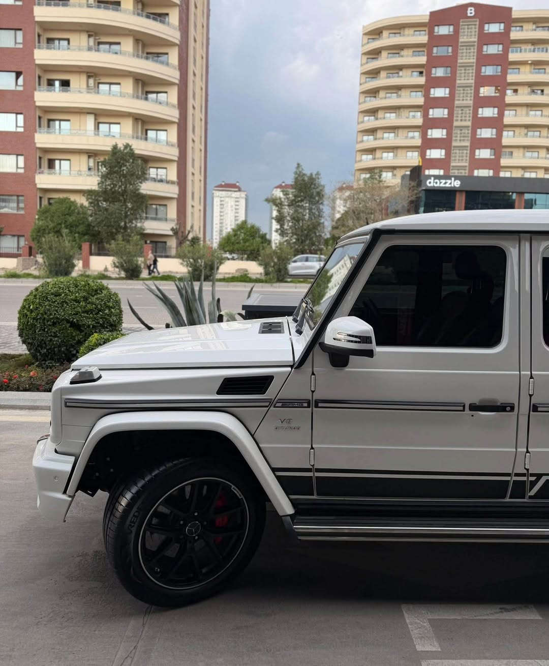 سلام عليكم للبيع جي كلاس موديل ٢٠١٥ سياره جديده كلش بلاديه  ومكفوله من كلشي

اجدد سياره بهذه لموديل 

وارخص سعر 

ومتلكه هيج نظافه

سياره G63 اصل مخته بكل مكان

سياره فول مواصفات

محرك كير بلاد مامفتوحات

تخم تاير 

سياره خير من الله

ماشيه ١٠٣

مكان سياره بغداد السيديه

لاتصال ***********

السعر ٤٥٠ وبي مجال
