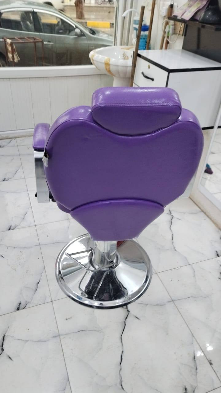 كرسي حلاقه للبيع اتصل على ***********
