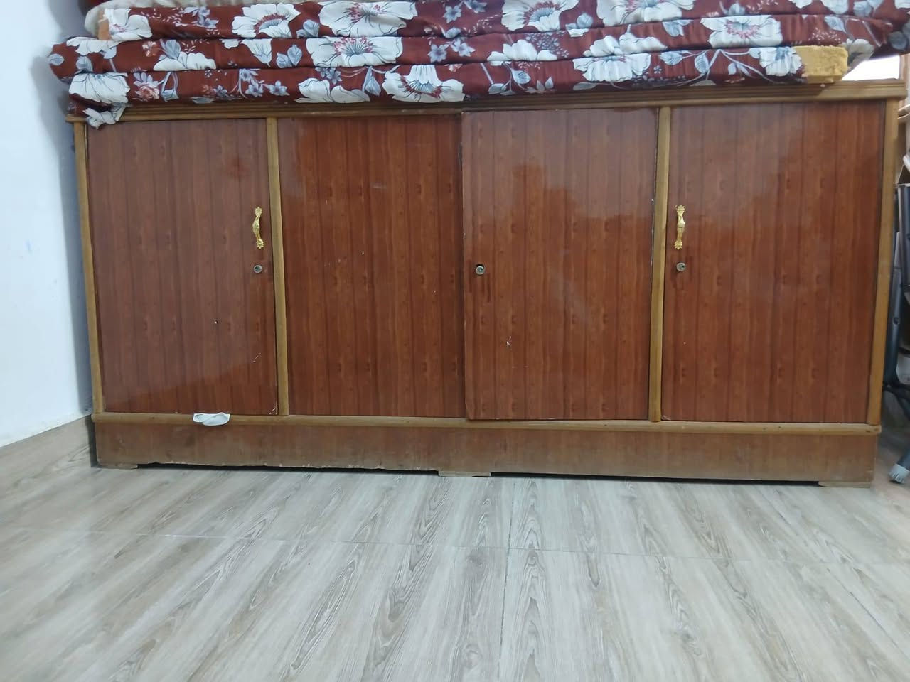 للبيع.الكنتور ب80 والبوفيه 75 والميز جديد نجاره مو سوكي ب85 مكاني اللطيفية *********** وات ساب متواجد ع الفيس
