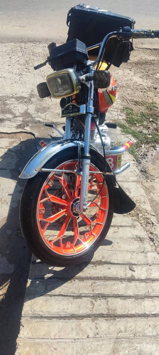 سلام عليكم دراجه للبيع موديل 2024 اوراق كامله جاهزه للترقيم مكاني بغداد التاجي سعر 650
رقم الهاتف/ ***********

المعلومات الله شاهد عليه الدراجه ما مشتغله دلفري 
البوكس مجرد اجمع بي غراضي مال دوامي ❤️
