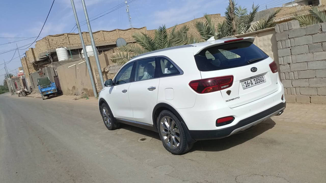 سلام عليكم حبايبي 
سياره سورنتو 2020 كير مكينه خير من الله 
الحداديه الاماميه بيه ضعف 
الحداديه الخلفيه خير من الله 
تبريد ثلاث قطع بصمتين 
السعر 235 وبيه مجال قليل أو 
مراوس بموديل 24 أو 25 حسب القناعه 
مكاني الديوانية فضاء الحمزه الشرقي 
الاستفسار الاتصال 
***********
