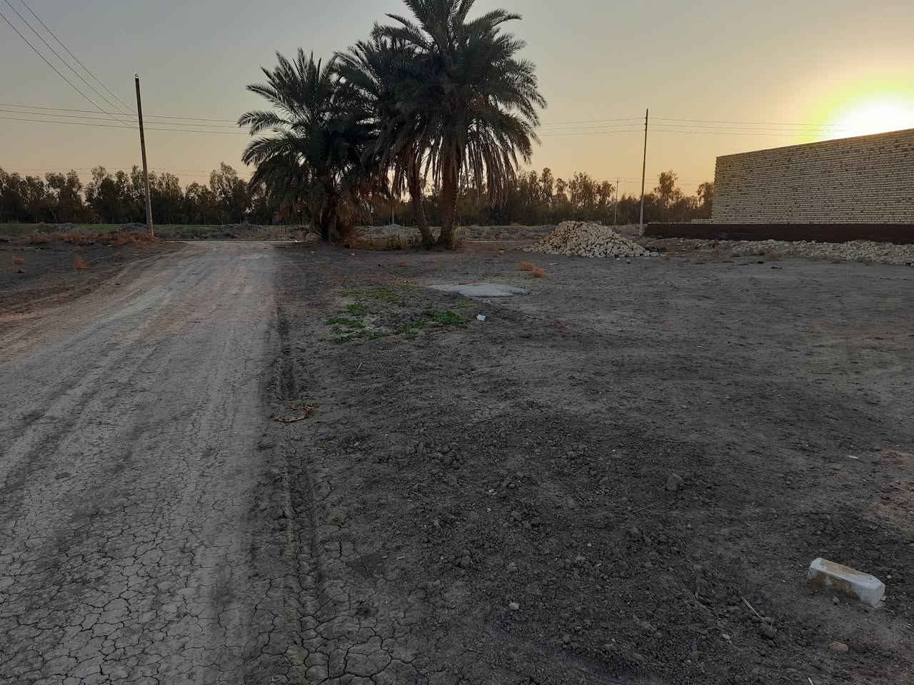 قطعة ارض للبيع بگاع علي فاضل مرحب 250 متر قريبة عالبزل الرئيسي، ماء وكهرباء ومولدة خدمات كاملة سند 25.
***********
